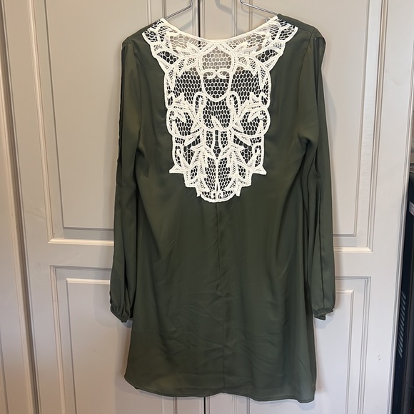Illa Illa green tunic with lace back and slit long sleeves - Picture 2 of 3